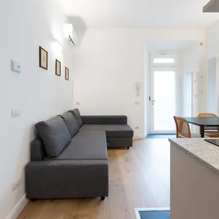 Center - Modern With Parking *