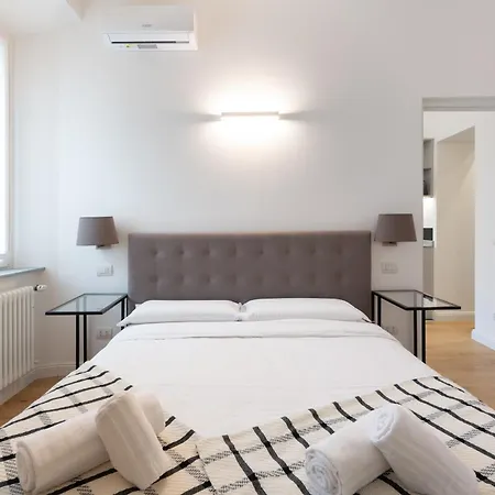 Center - Modern With Parking *